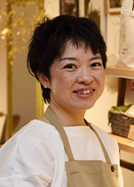 岡本 麻衣子氏